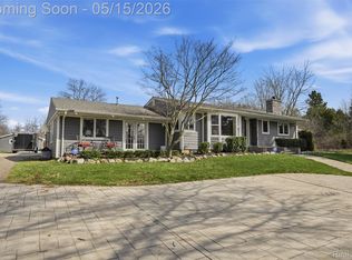 26300 Johns Rd, South Lyon, MI 48178