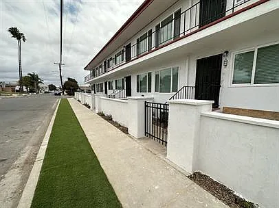 2 bed, $2,395 — Photo 2