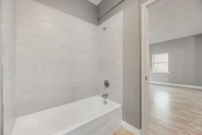 815 N Travis St — Photo 13