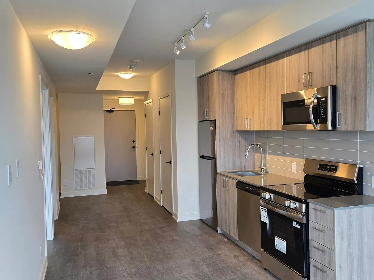 2 bed, $2,100 — Photo 3