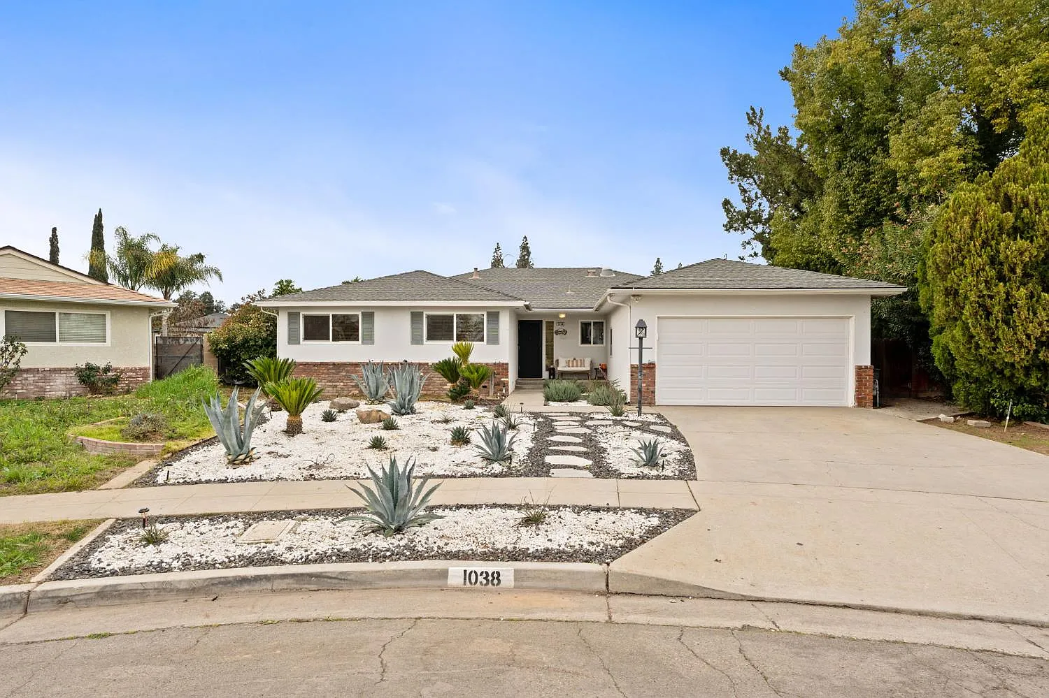 1038 E Vartikian Ave photo 1