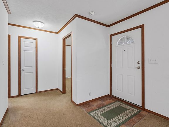 4th image of 905 Birch Dr