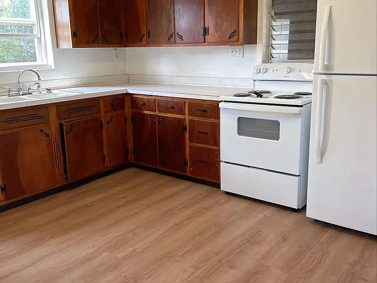 117 E Union St #1 — Photo 1