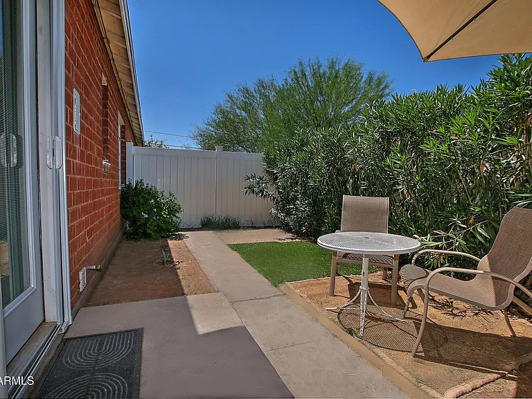 1923 W Earll Dr — Photo 33