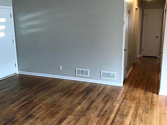 5th image of 270 Archwood Ave