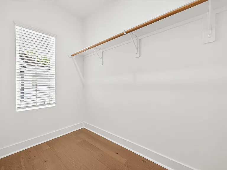 328 Neyland St — Photo 14