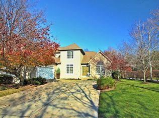 127 Hampton Ct, Bratenahl, OH