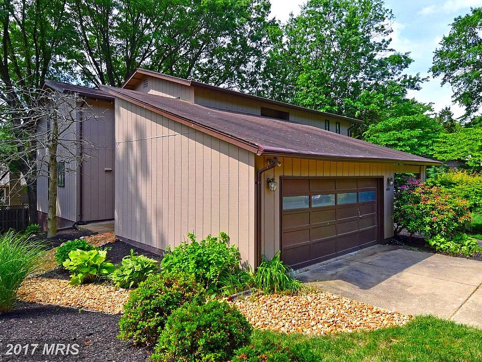1st image of 10513 Acacia Ln