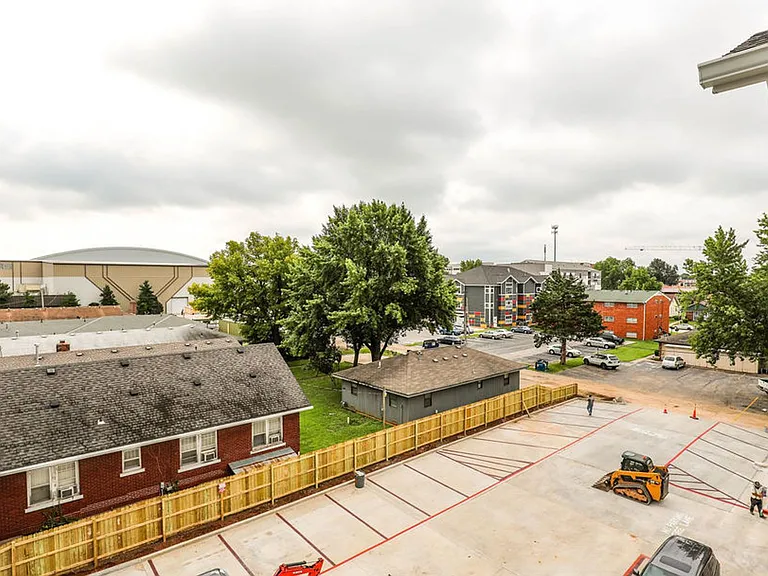 600 E Harrison St — Photo 15