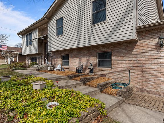 2nd image of 12060 S Oakwood Dr