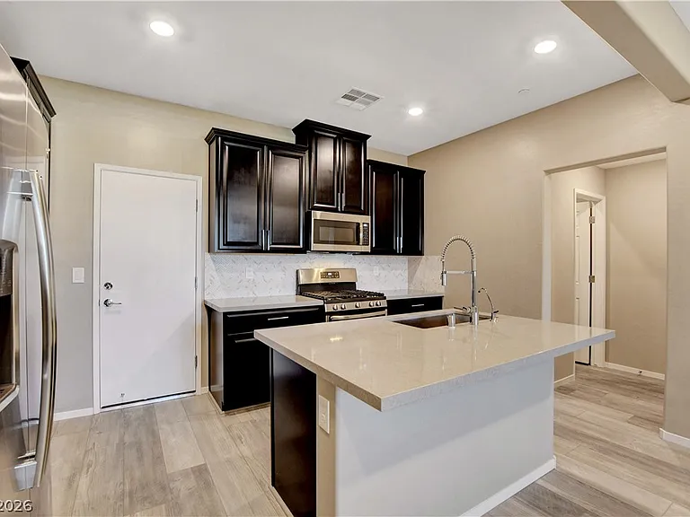 28 Lomita Heights Dr — Photo 11