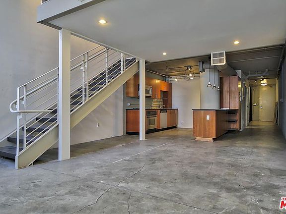 3rd image of 1130 S Flower St APT 109
