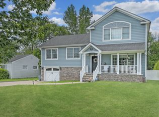 7 Alcott Dr, Livingston, NJ 07039