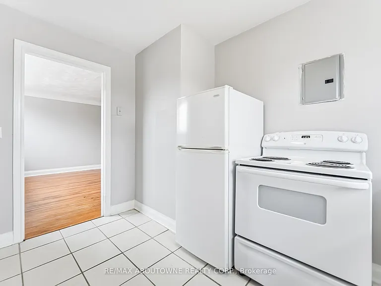 1037 Churchill Ave E #7 — Photo 14