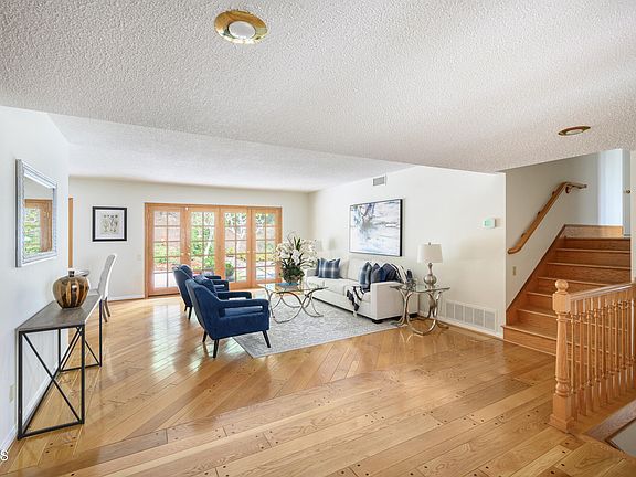 3rd image of 2645 Pinelawn Dr