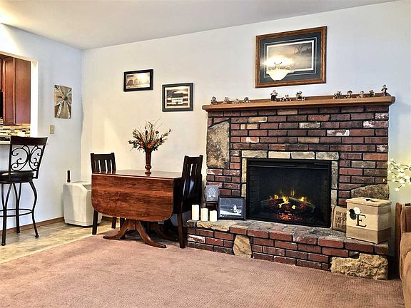 3rd image of 1932 Yucca Dr