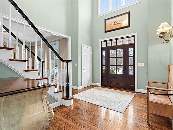 4th image of 6 Angelica Ln