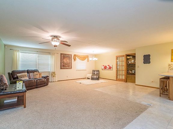5th image of 2461 Clubside Dr