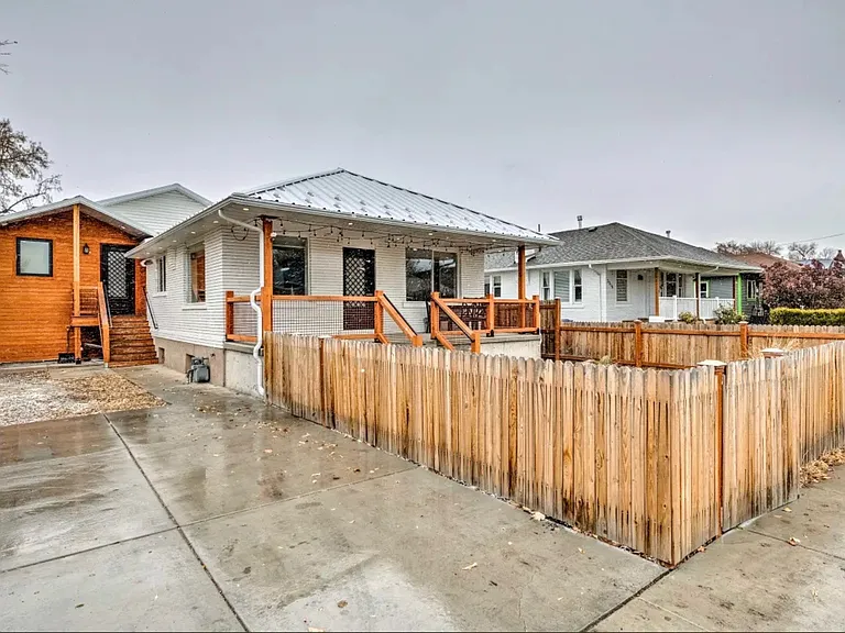 2324 S Green St #U3 — Photo 1