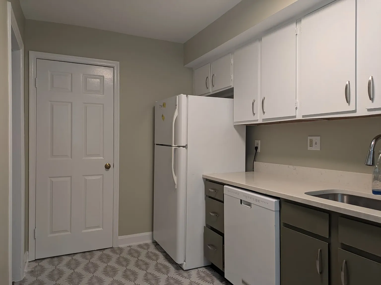 3 bed, 2.5 bath, 1565 sqft, $3,200 — Photo 3