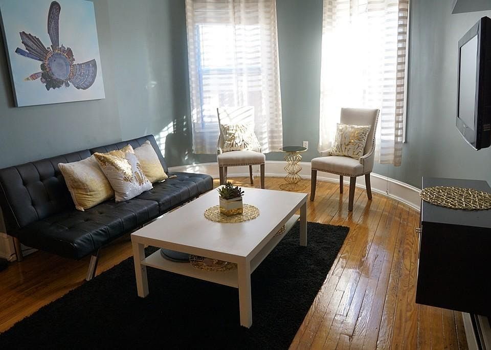 2nd image of 885 Harrison Ave APT 2