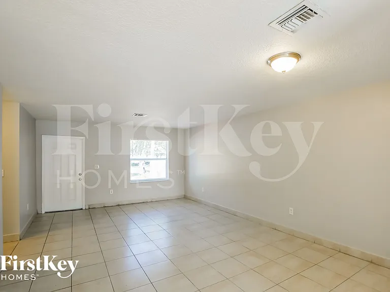 19420 NW 32nd Ave — Photo 3