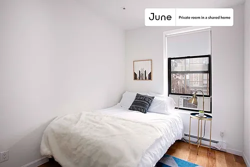 320 Manhattan Ave Photo 1