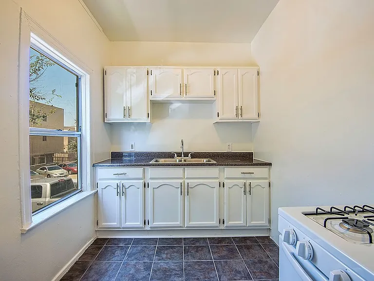 415 S. Westlake Avenue — Photo 5