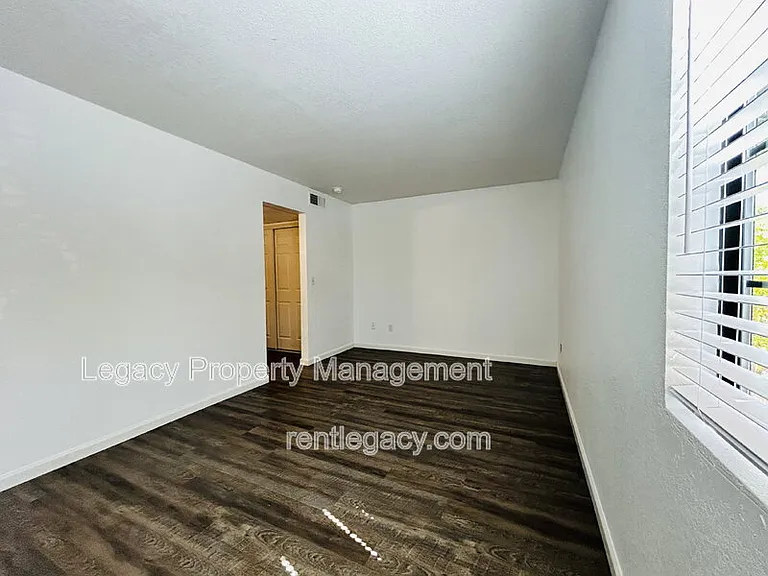 7445 Auburn Oaks Ct #K — Photo 18