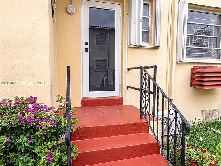 637 SW 11th St #6W — Photo 4