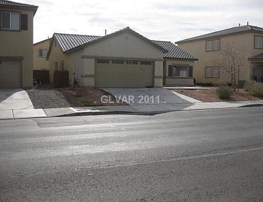 2nd image of 33 W Kraft Ave