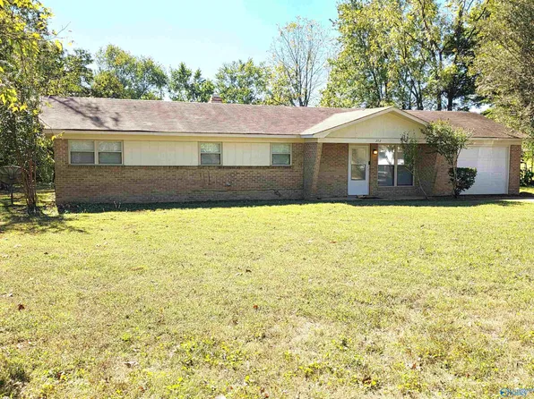 202 Plantation Dr, Meridianville, AL 35759