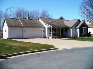4826 Promontory Ct, Eau Claire, WI 54701