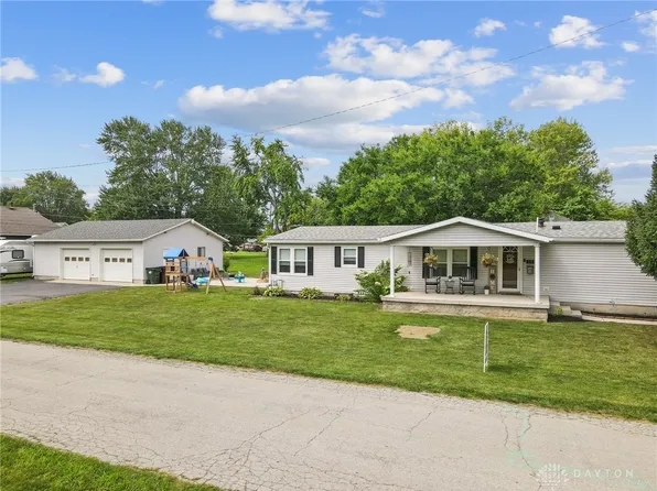 135 E Elm St, Bradford, OH 45308