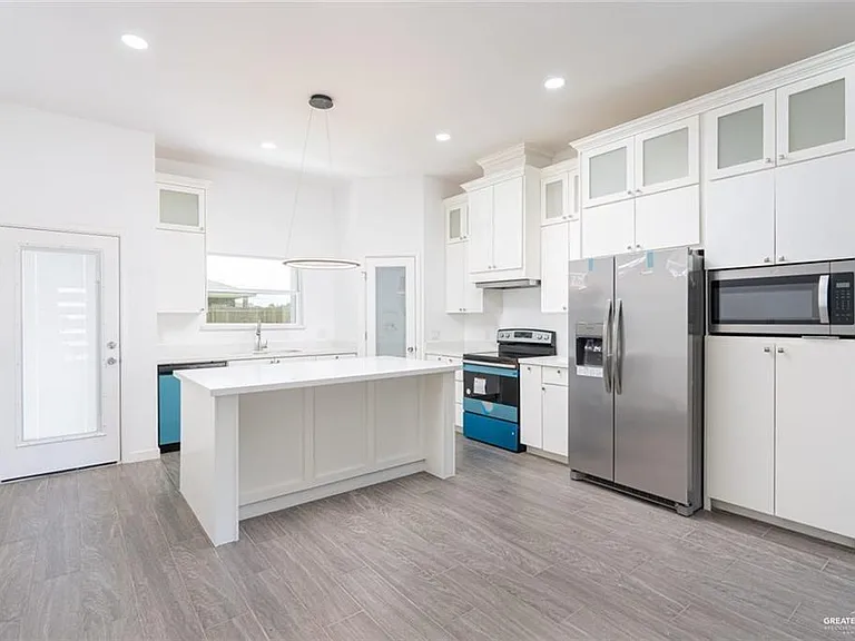 529 Country Club Dr — Photo 4