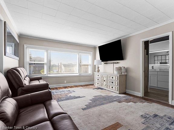 5th image of 2710 Lakeridge Ave