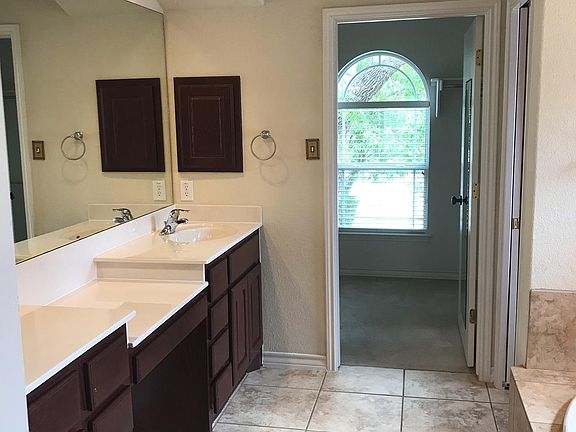 master bedroom bathroom