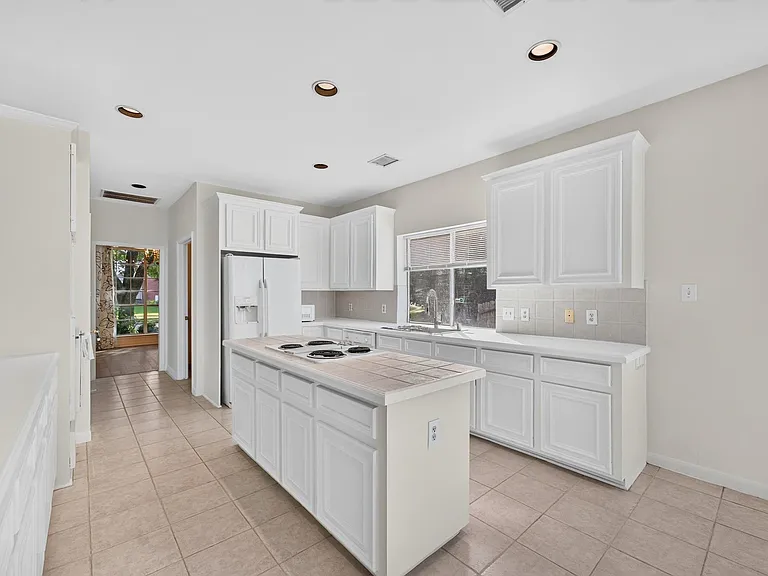 1727 Emma Cove Ct — Photo 12