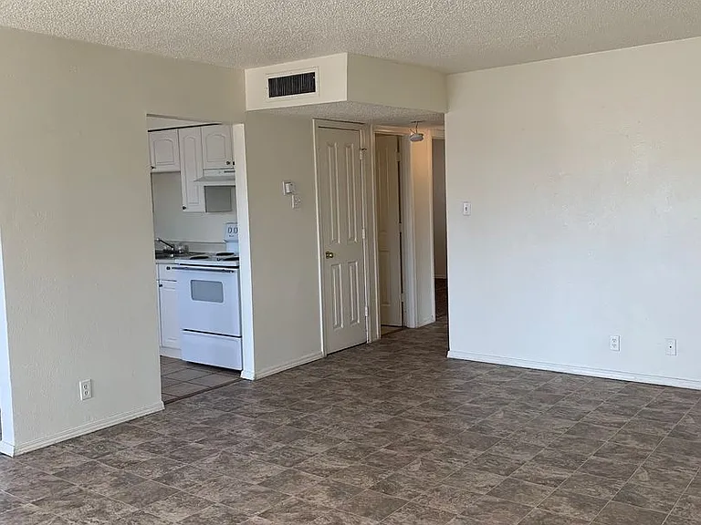 370 Atrisco Dr SW — Photo 5