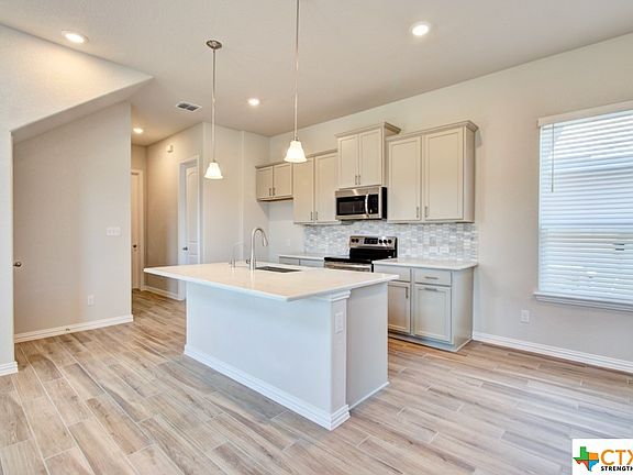 5th image of 884 Farmhouse Trl