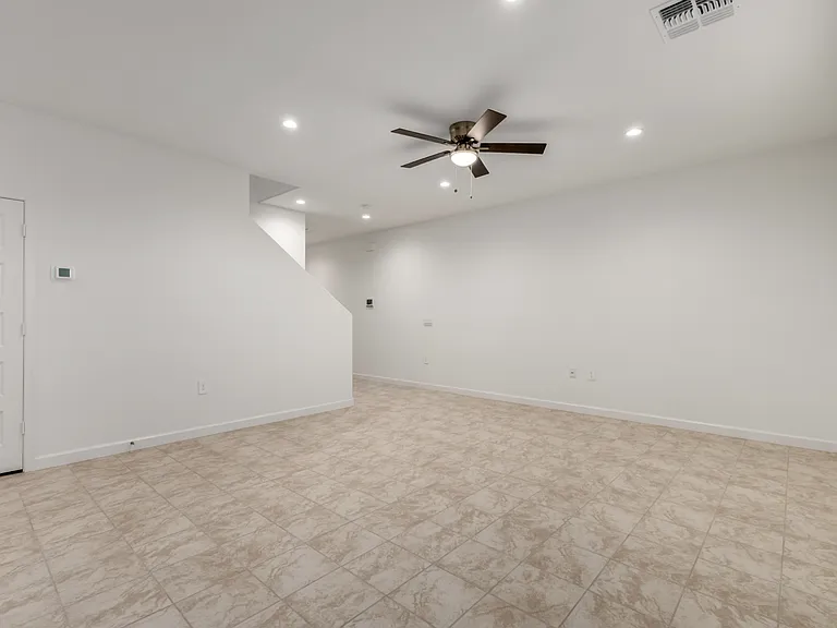 2850 W Sheppard Ave — Photo 8