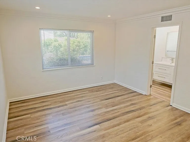10901 Canby Ave — Photo 6