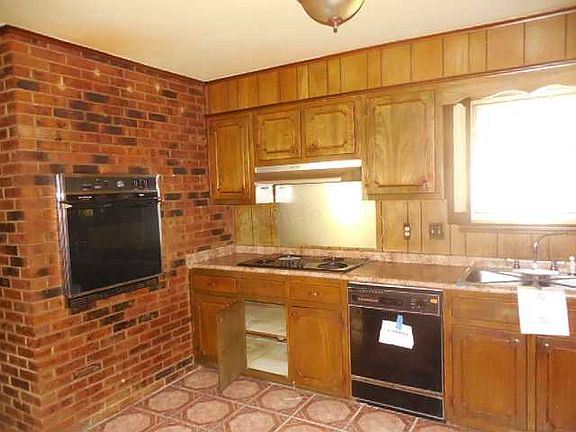 5th image of 4095 Cecil Dr