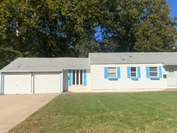 1730 SW Shunga Dr, Topeka, KS 66611