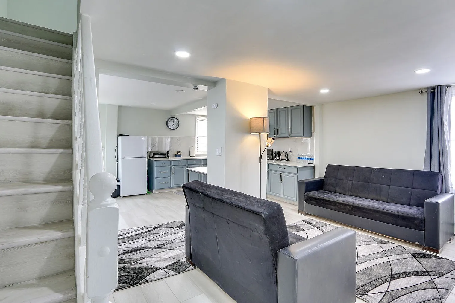 3 bed, 1.0 bath, 1345 sqft, $5,064 — Photo 2