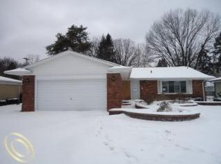 19211 McIntyre St, Detroit, MI 48219