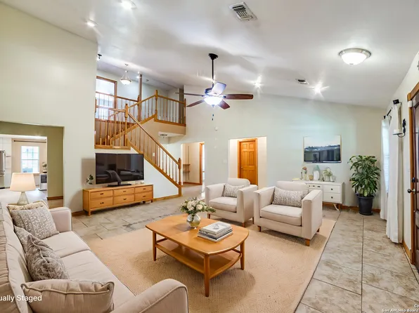 205 County Road 7721, Natalia, TX 78059