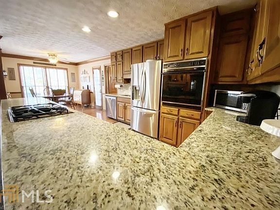 4th image of 1051 Providence Dr