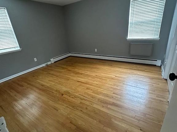 3rd image of 138 Roseland Ave APT 5