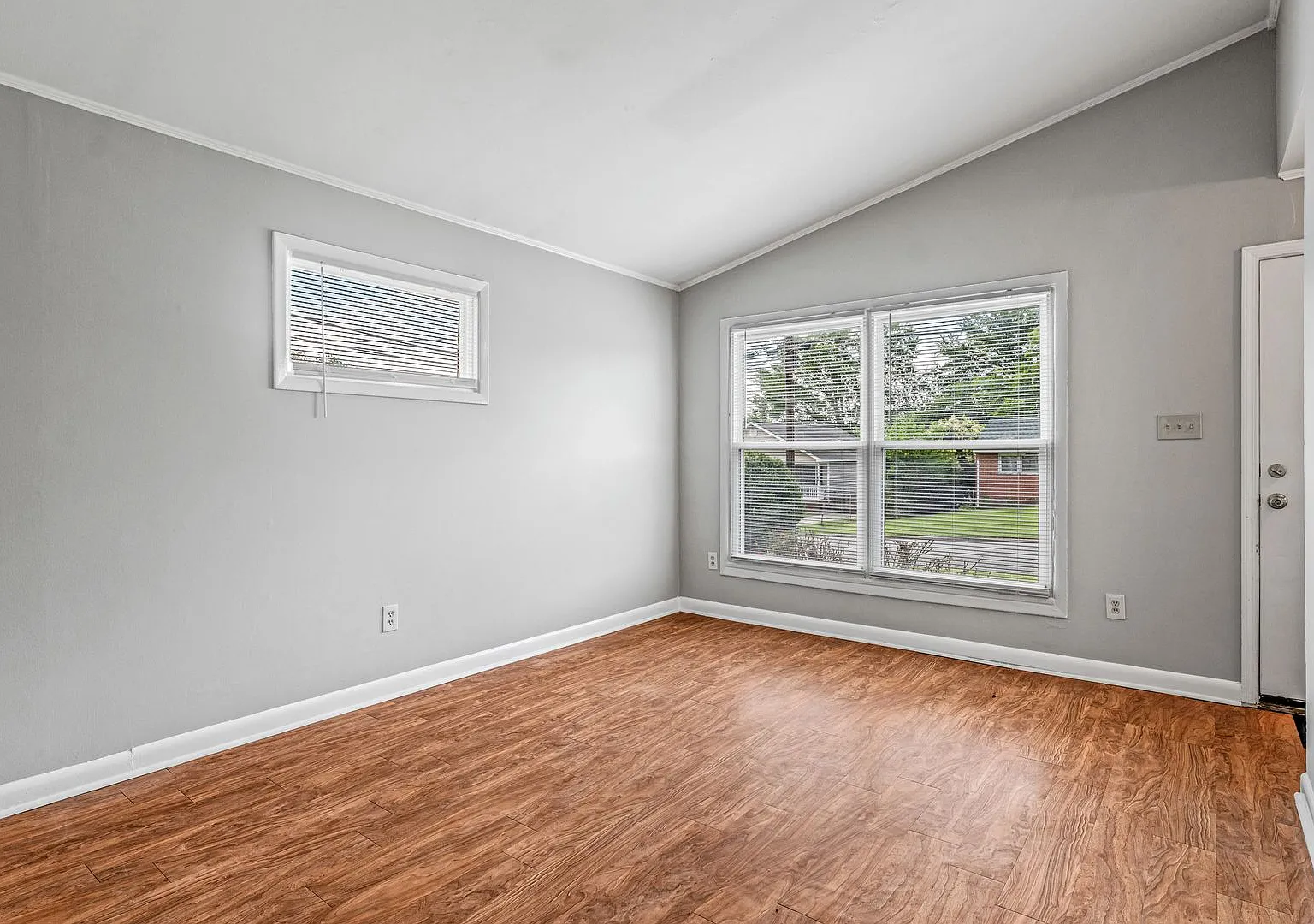 NE Desirable Neighborhood, Brick Home, Wood/Laminate Flooring, Vaulted Ceilings, Carport, Fenced! — Photo 3